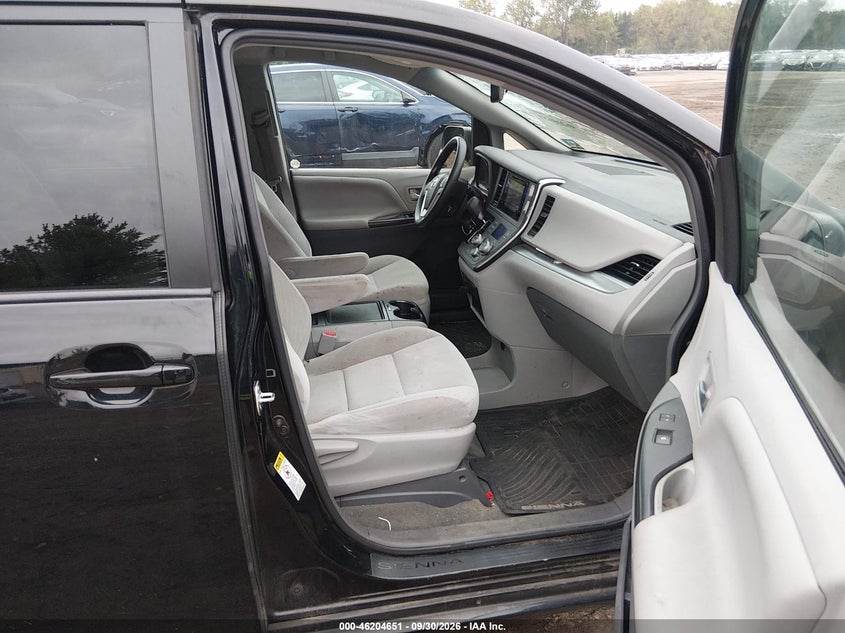 TOYOTA SIENNA - zdjęcie 5