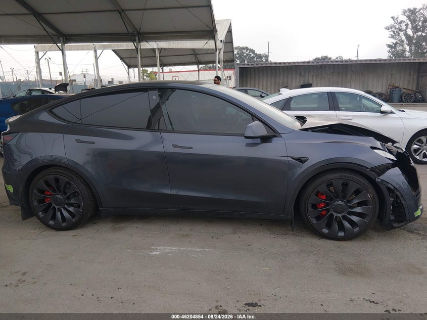 TESLA MODEL Y - zdjęcie 13