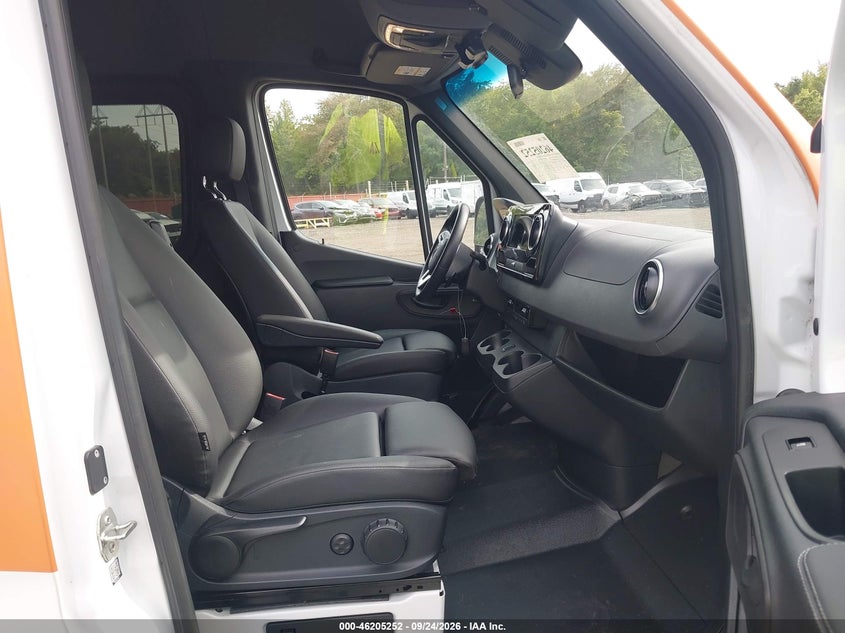 Vin: w1z4efhyxnp451314, lot: 46705164, mercedes-benz sprinter 2500 standard roof v6 2022 img_1