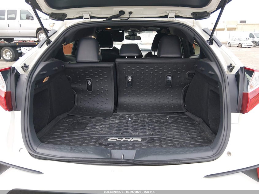 TOYOTA C-HR - zdjęcie 17