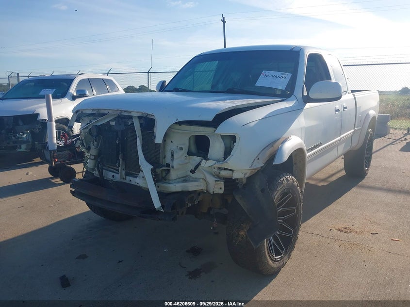 2000 Toyota Tundra Ltd V8, Front End, IAAI, VIN 5TBRT3811YS068788 — photo 2
