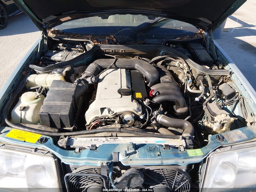 MERCEDES-BENZ E 1994 VIN WDBEA32E4RC049340