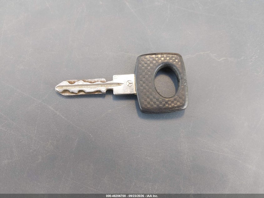 MERCEDES-BENZ E 1994 VIN WDBEA32E4RC049340