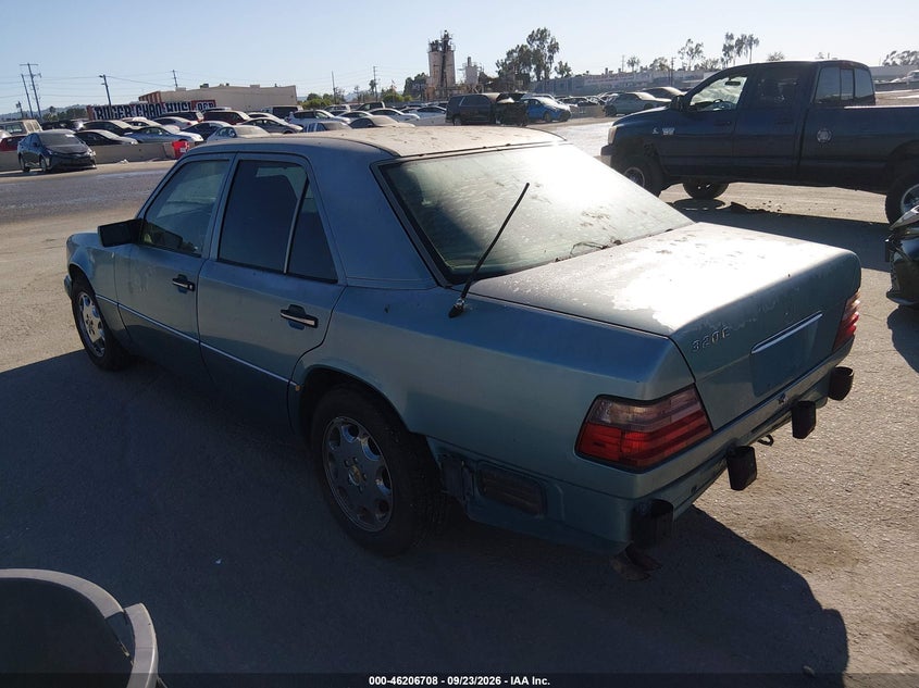 MERCEDES-BENZ E 1994 VIN WDBEA32E4RC049340