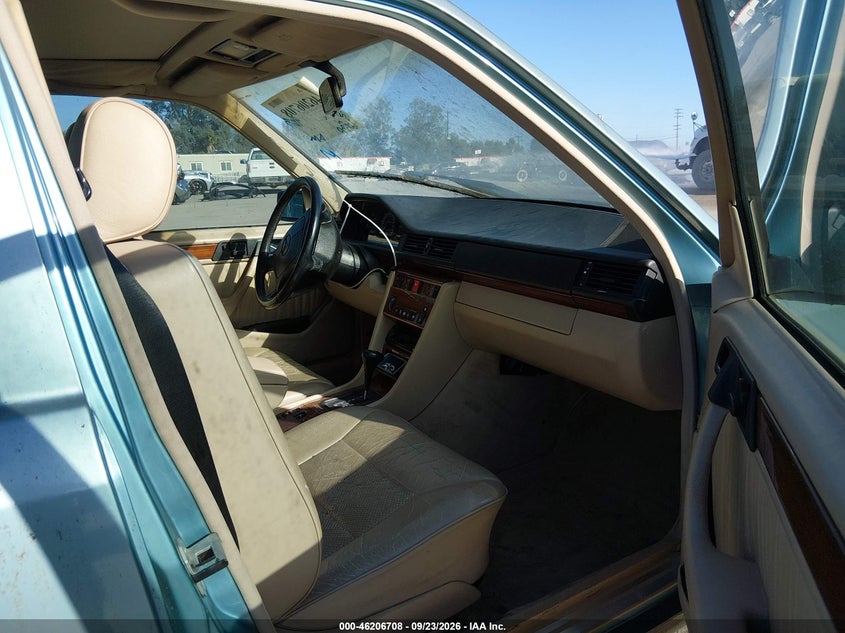MERCEDES-BENZ E 1994 VIN WDBEA32E4RC049340