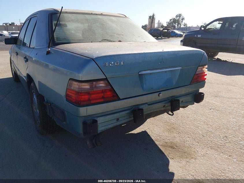 MERCEDES-BENZ E 1994 VIN WDBEA32E4RC049340