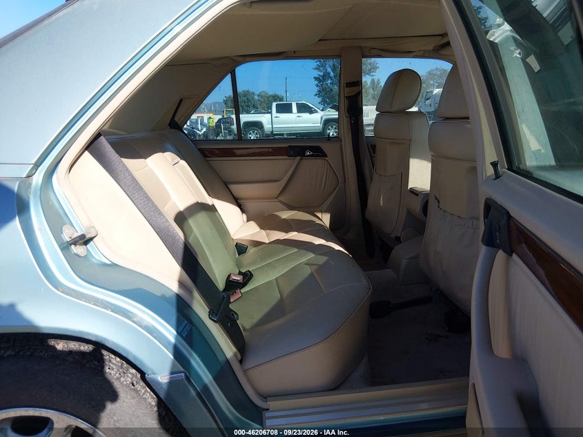 MERCEDES-BENZ E 1994 VIN WDBEA32E4RC049340