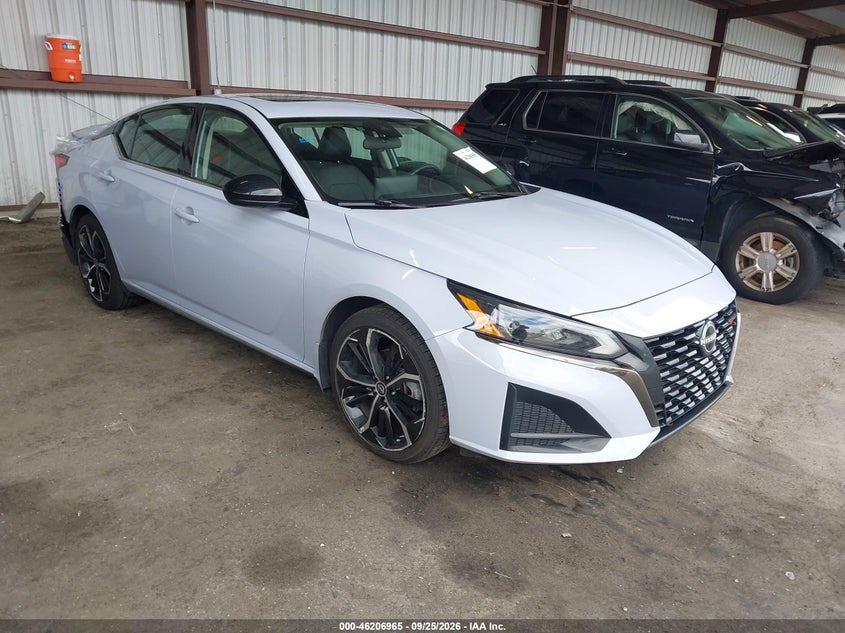 2023 Nissan Altima SR FWD