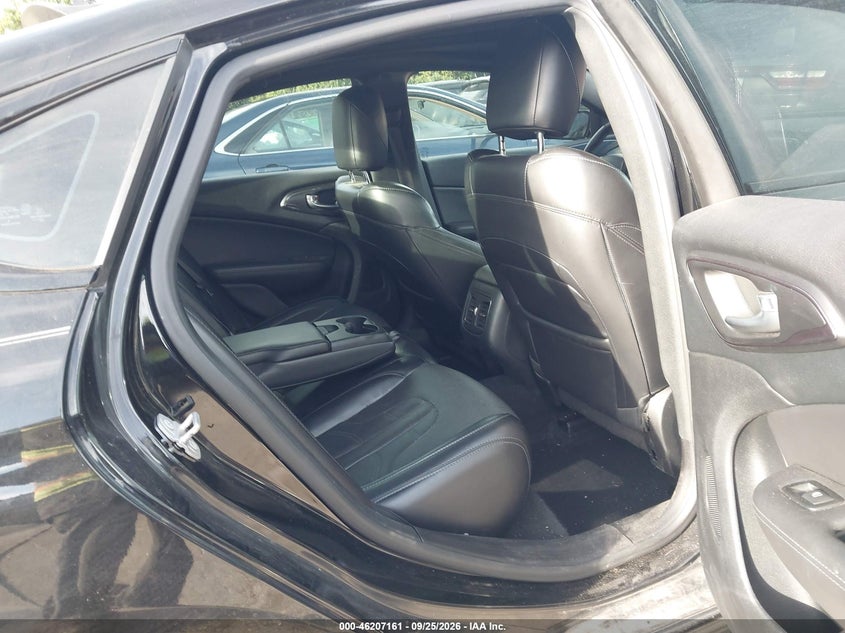 2016 CHRYSLER 200 S · Фото 8