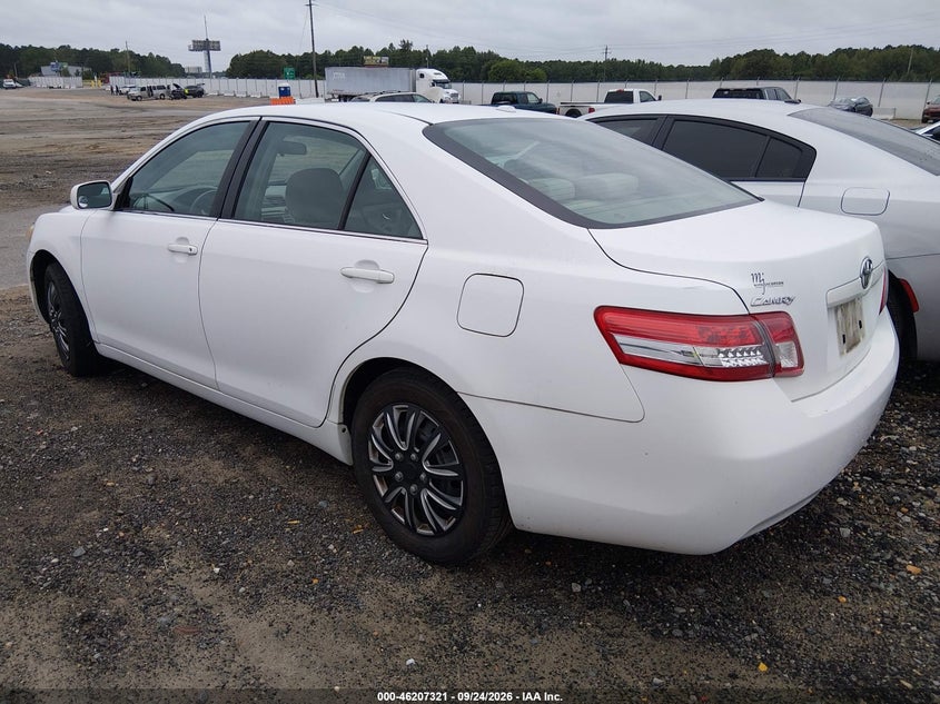 Фото 3 - TOYOTA CAMRY
