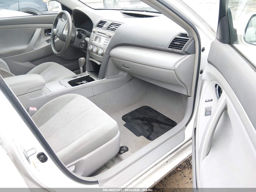 Фото 5 - TOYOTA CAMRY