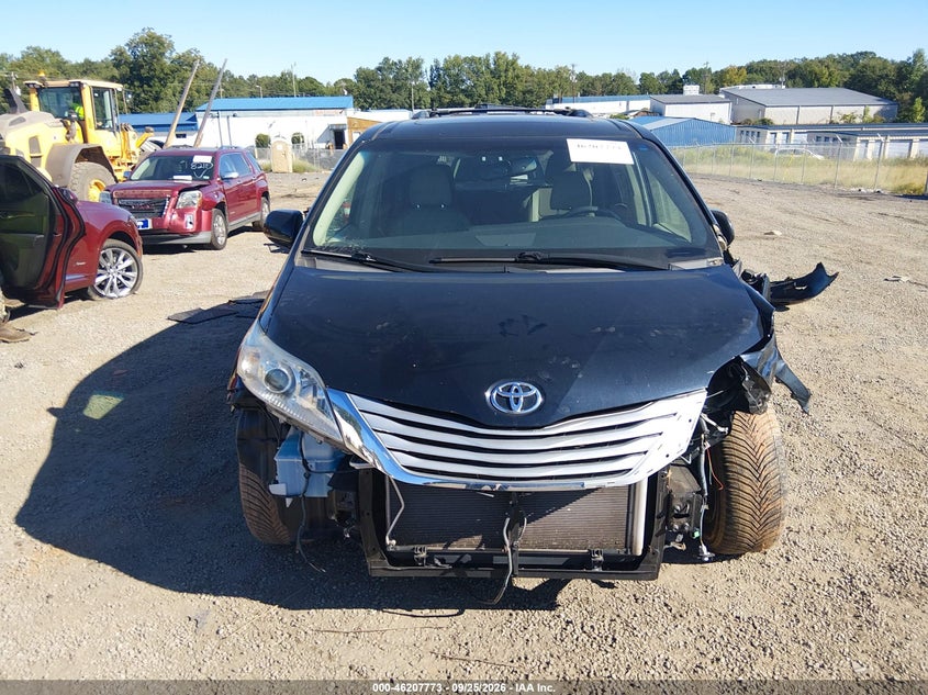 TOYOTA SIENNA - zdjęcie 12