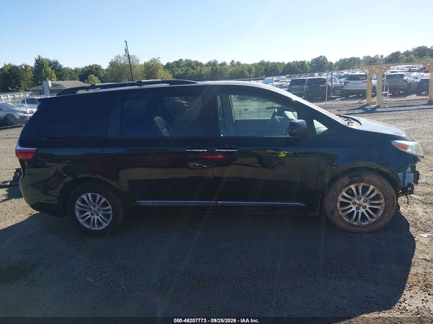 TOYOTA SIENNA - zdjęcie 13