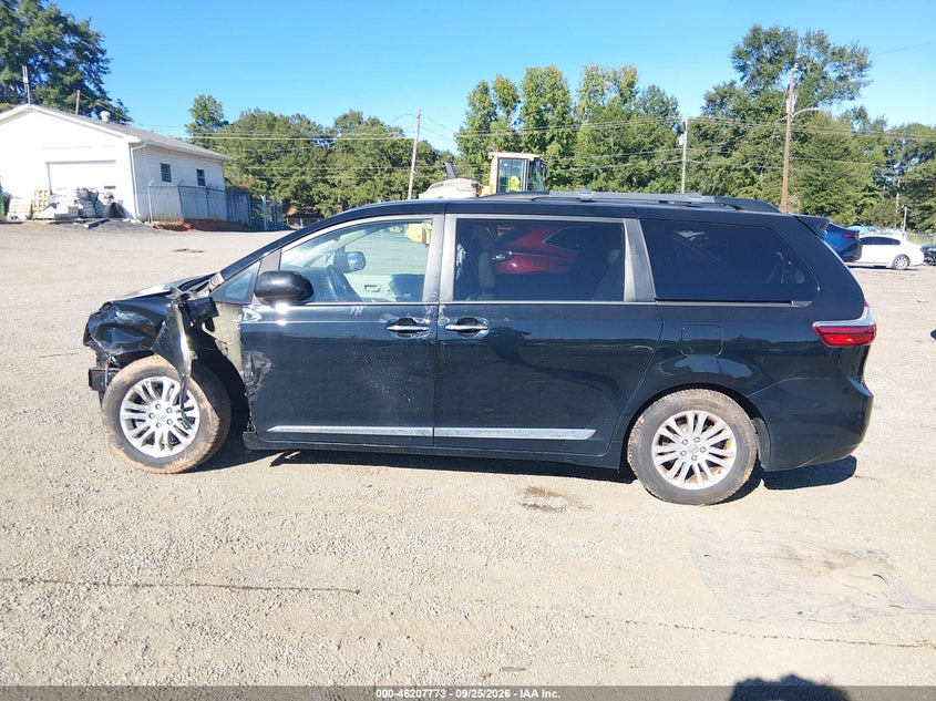 TOYOTA SIENNA - zdjęcie 14