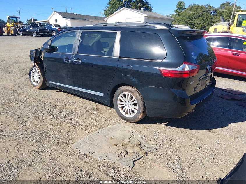 TOYOTA SIENNA - zdjęcie 3