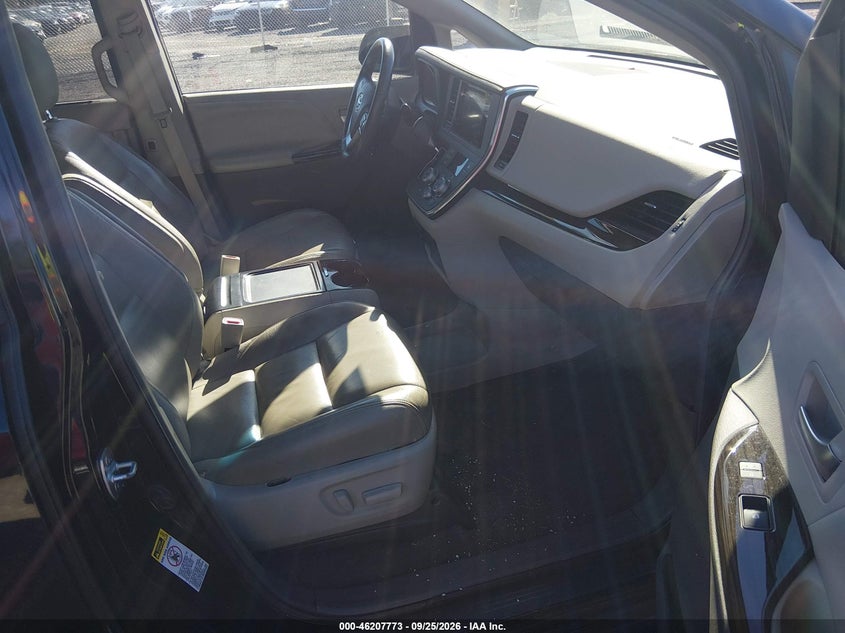 TOYOTA SIENNA - zdjęcie 5