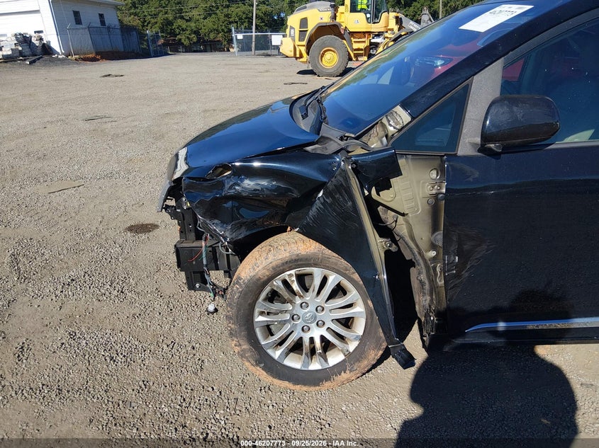 TOYOTA SIENNA - zdjęcie 6