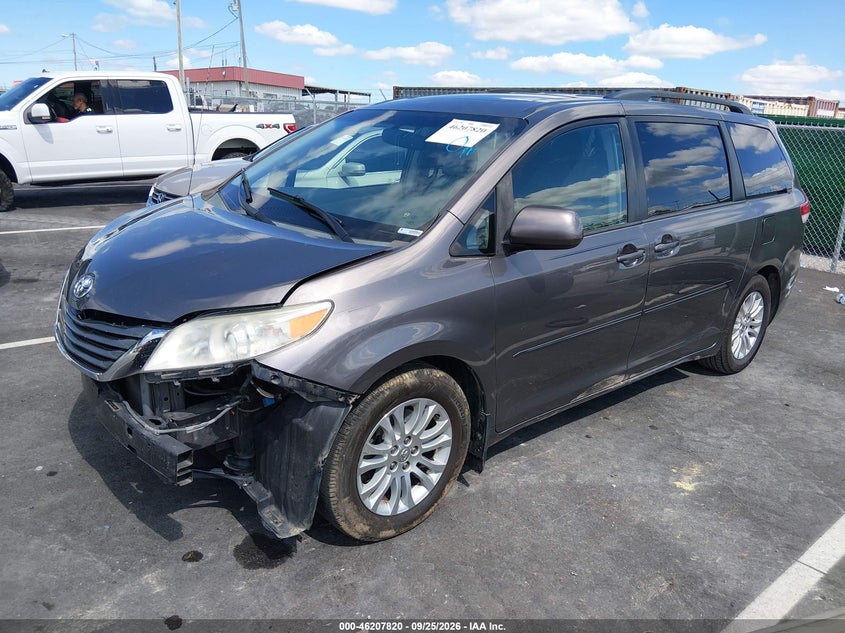 2014 Toyota Sienna, Удар спереду, IAAI, VIN 5TDYK3DC0ES412555 — фото 2