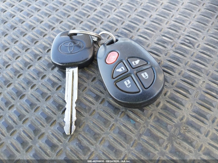 TOYOTA SIENNA - zdjęcie 11