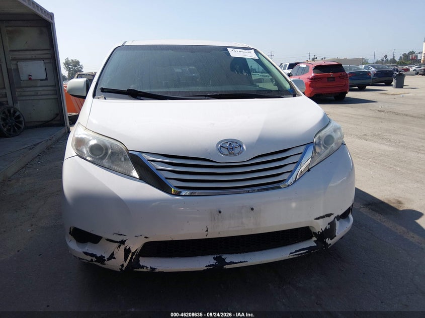 TOYOTA SIENNA - zdjęcie 12