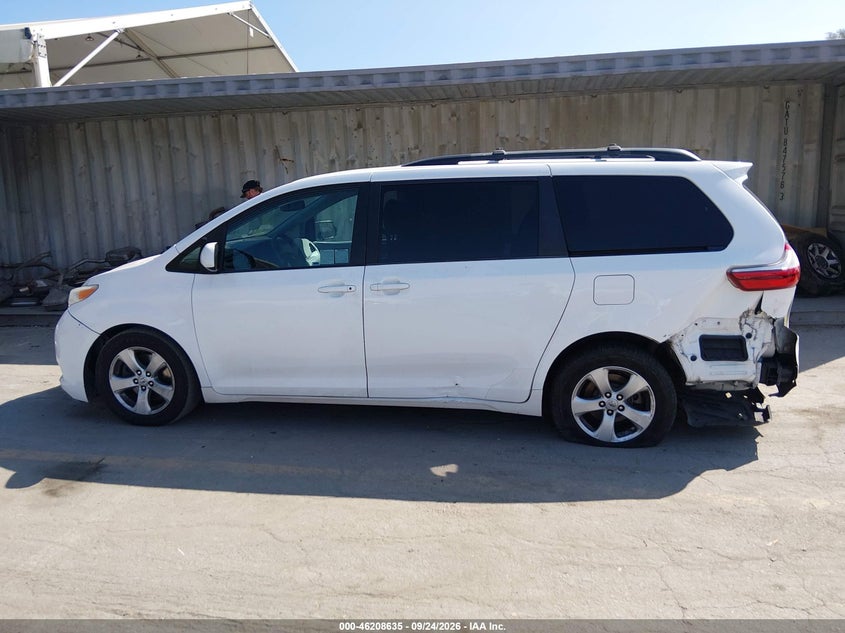 TOYOTA SIENNA - zdjęcie 14