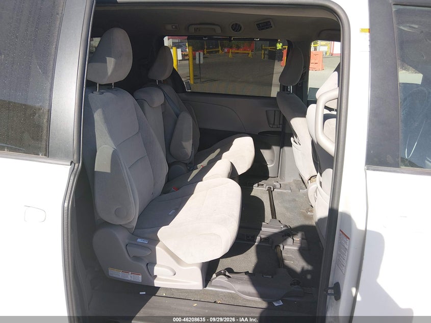 TOYOTA SIENNA - zdjęcie 8