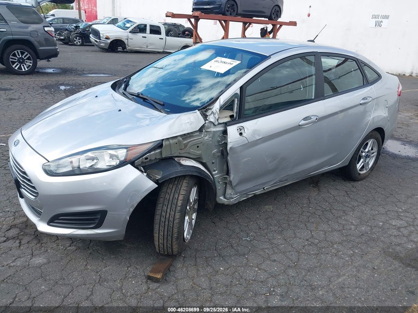 2018 Ford Fiesta, Левый бок, IAAI, VIN 3FADP4BJ6JM107052 — фото 2