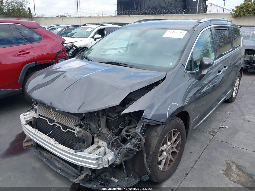 Vin: 2c4rc1bg2lr117930, lot: 46708616, chrysler pacifica touring l 20202