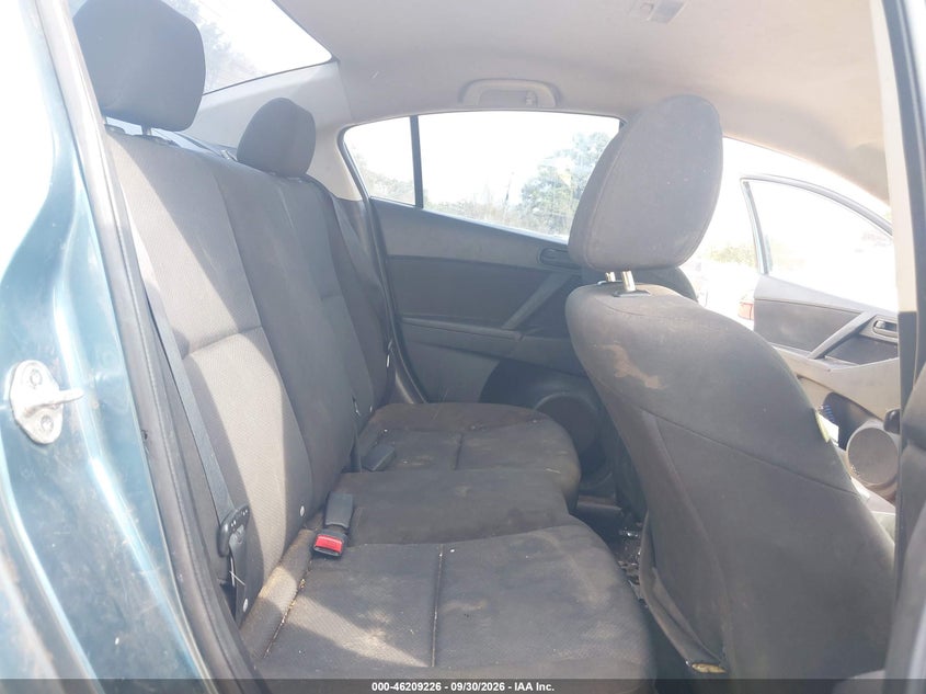 MAZDA MAZDA3 2011 VIN JM1BL1UF1B1387045