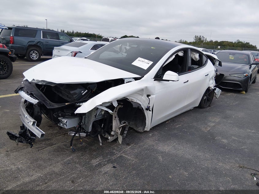 2026 TESLA MODEL Y PREMIUM REAR-WHEEL DRIVE/REAR-WHEEL DRIVE · Photo 2