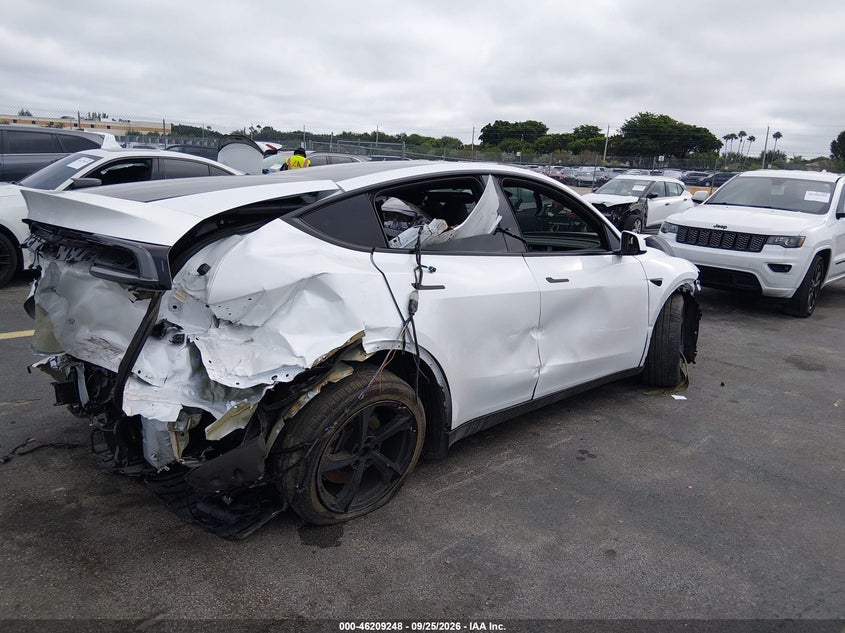 2026 TESLA MODEL Y PREMIUM REAR-WHEEL DRIVE/REAR-WHEEL DRIVE · Photo 4
