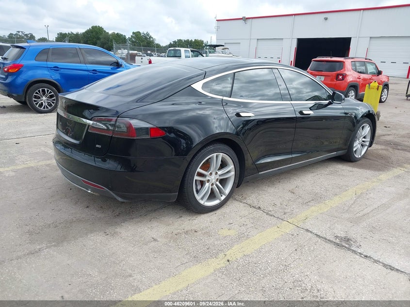 2013 TESLA MODEL S · Фото 4