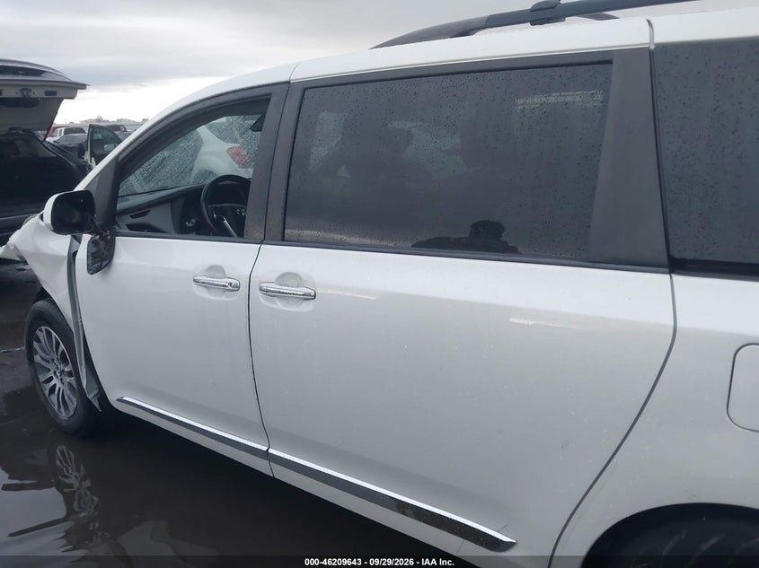 TOYOTA SIENNA - zdjęcie 14