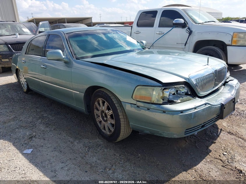 Фото 1 - LINCOLN TOWN CAR