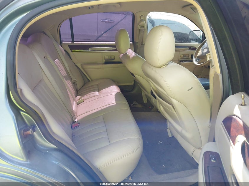 Фото 8 - LINCOLN TOWN CAR