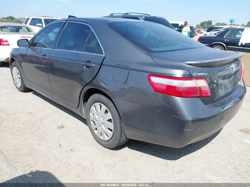 Фото 3 - TOYOTA CAMRY