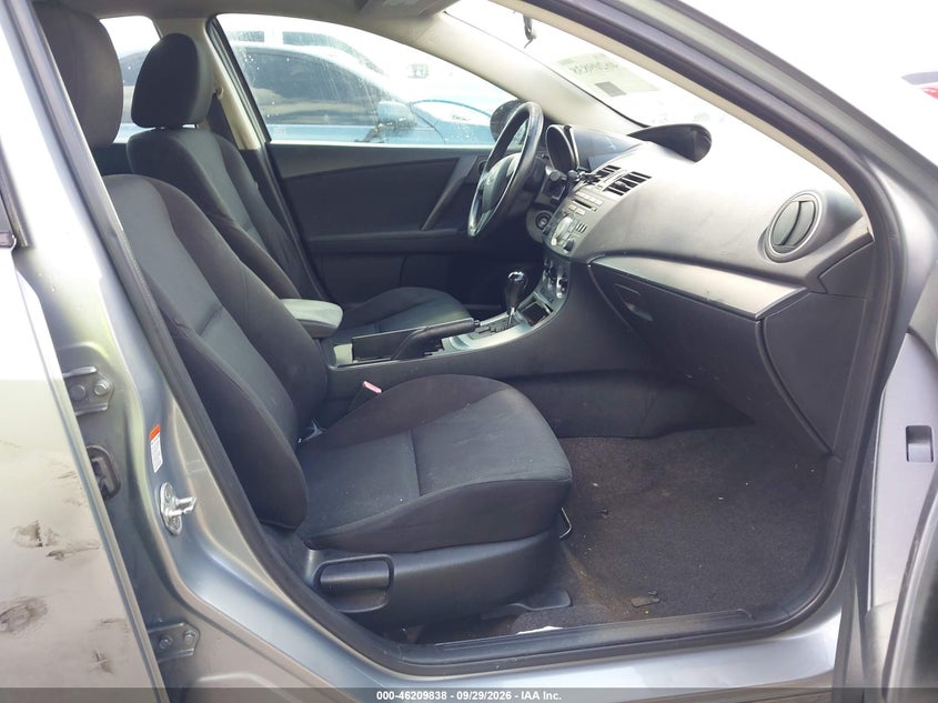 MAZDA MAZDA3 2011 VIN JM1BL1UFXB1468612