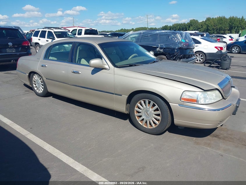 Фото 1 - LINCOLN TOWN CAR
