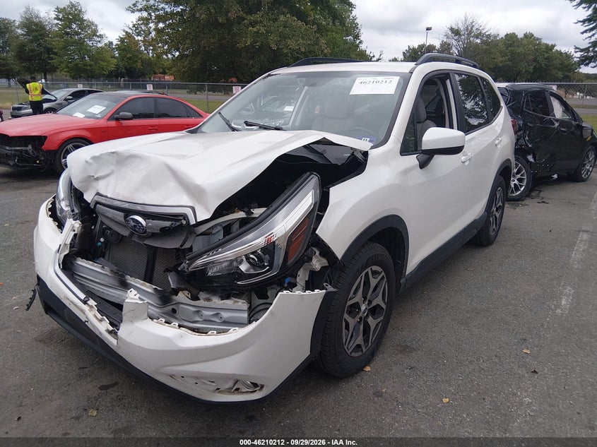 2019 Subaru Forester Premium, Front End, IAAI, VIN JF2SKAEC4KH433824 — photo 2