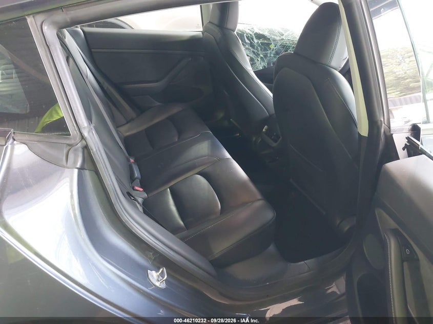 TESLA MODEL 3 - zdjęcie 8