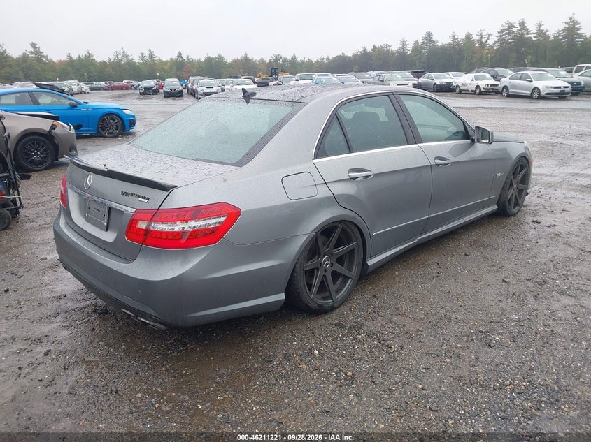 2010 MERCEDES-BENZ E 550 4MATIC · Фото 4