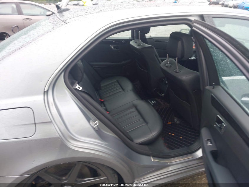 2010 MERCEDES-BENZ E 550 4MATIC · Фото 8