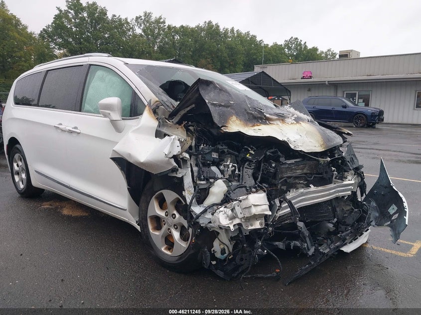 Vin: 2c4rc1eg0hr588025, lot: 46711168, chrysler pacifica touring-l plus 2017 img_1