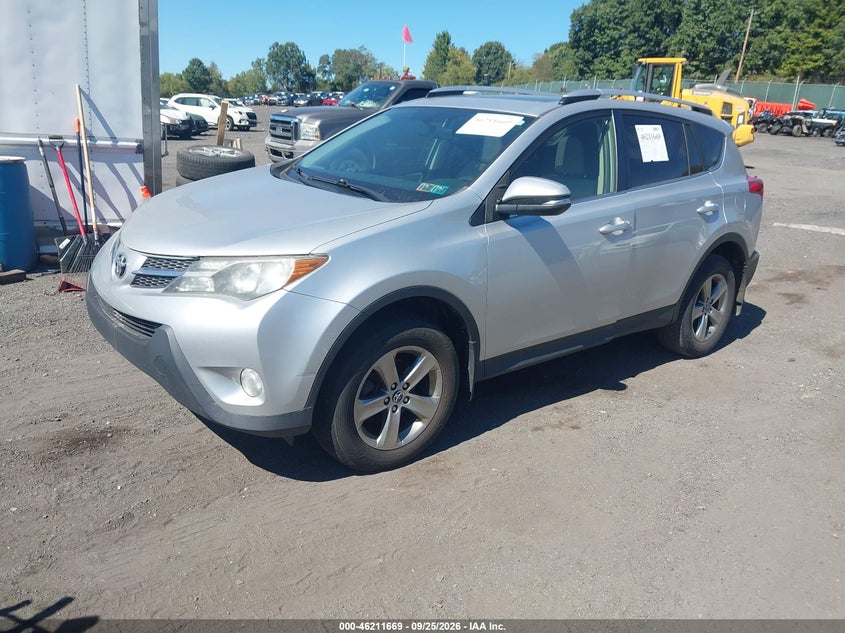 2015 Toyota RAV 4, Обычный износ, IAAI, VIN JTMRFREV7FD111323 — фото 2