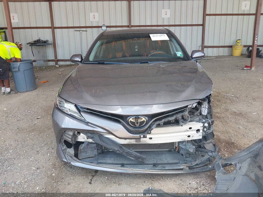 TOYOTA CAMRY - zdjęcie 12