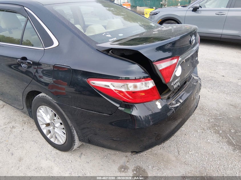 TOYOTA CAMRY - zdjęcie 18