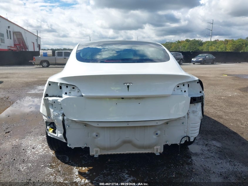 TESLA MODEL 3 - zdjęcie 17