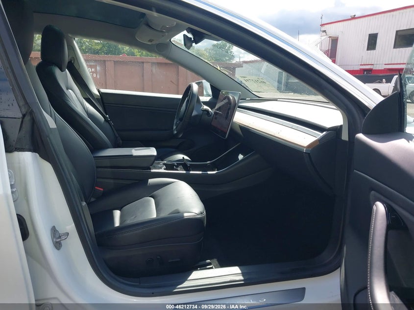 TESLA MODEL 3 - zdjęcie 5
