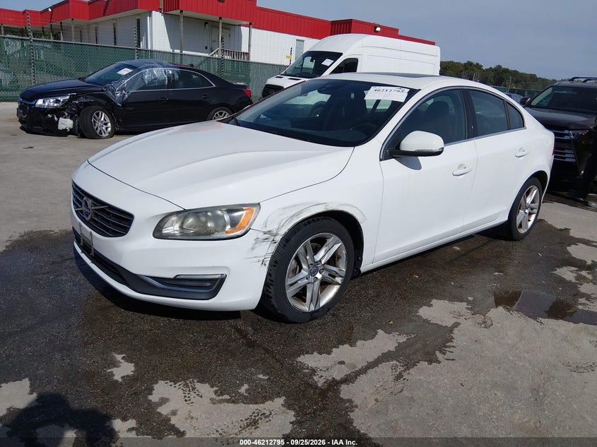 2015 Volvo S60, Лівий бік, IAAI, VIN YV126MFB5F2301328 — фото 2