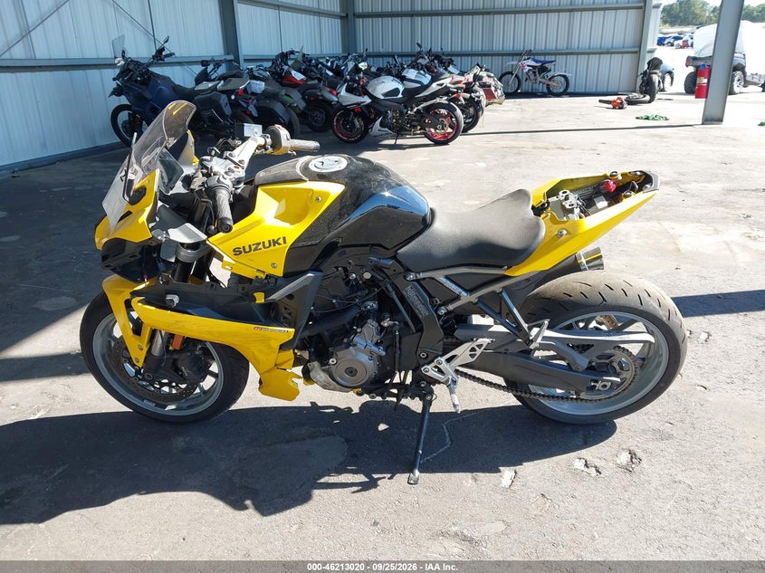 SUZUKI GSX800 2024